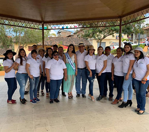 Desfile Cívico en El Tambo